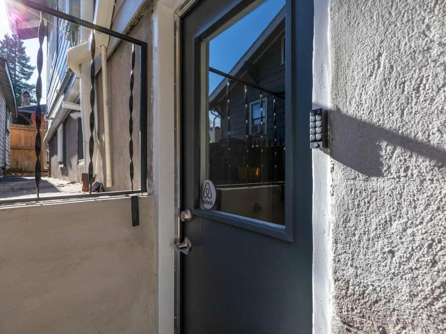 Elegant Richmond Gem Nestled Up To Hawthorne Blvd. Apartment Portland Exterior photo